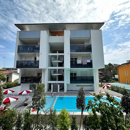 Nuovo Condominio Con Piscina E Garage Bibione Kültér fotó
