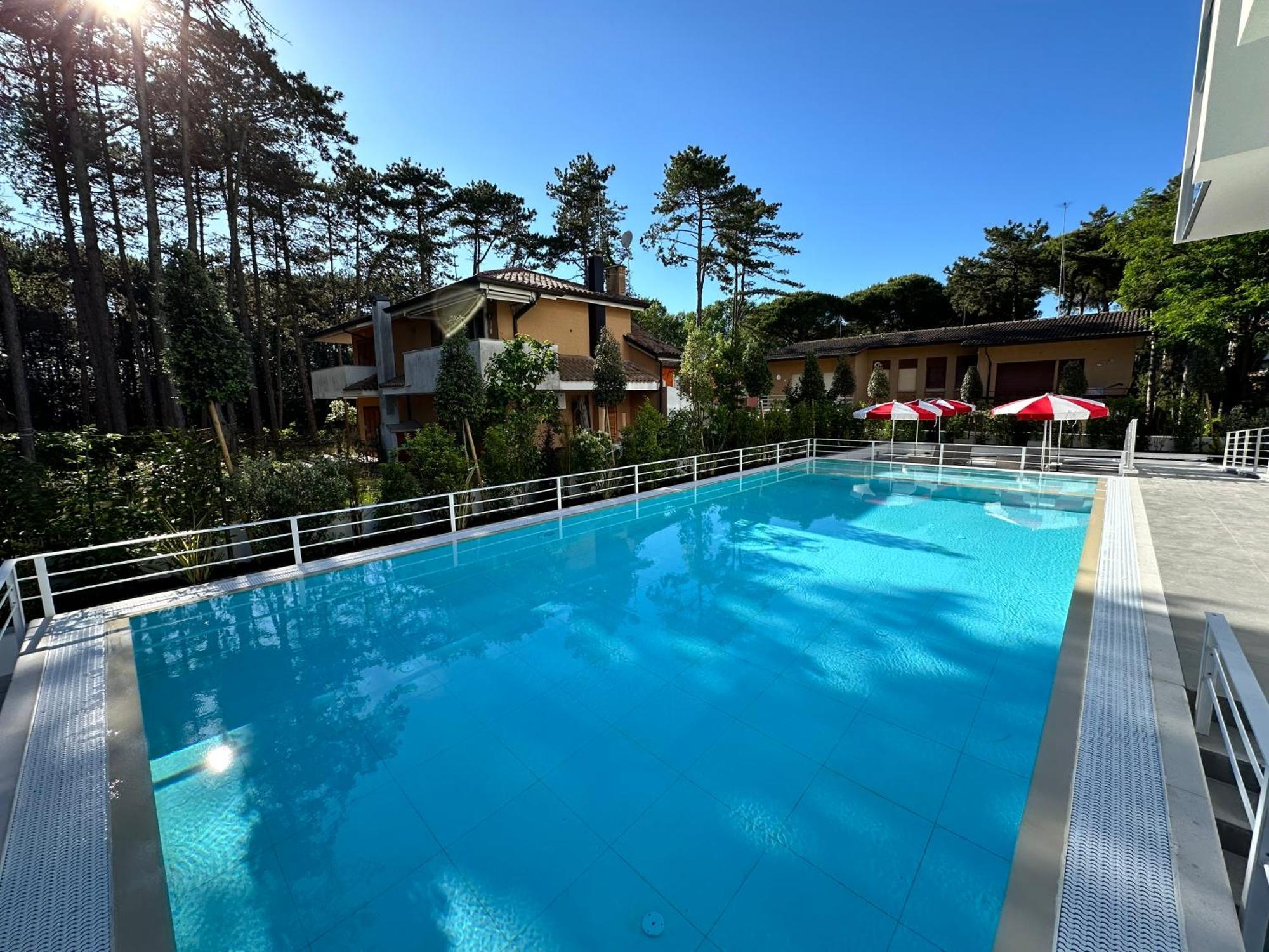 Nuovo Condominio Con Piscina E Garage Bibione Kültér fotó