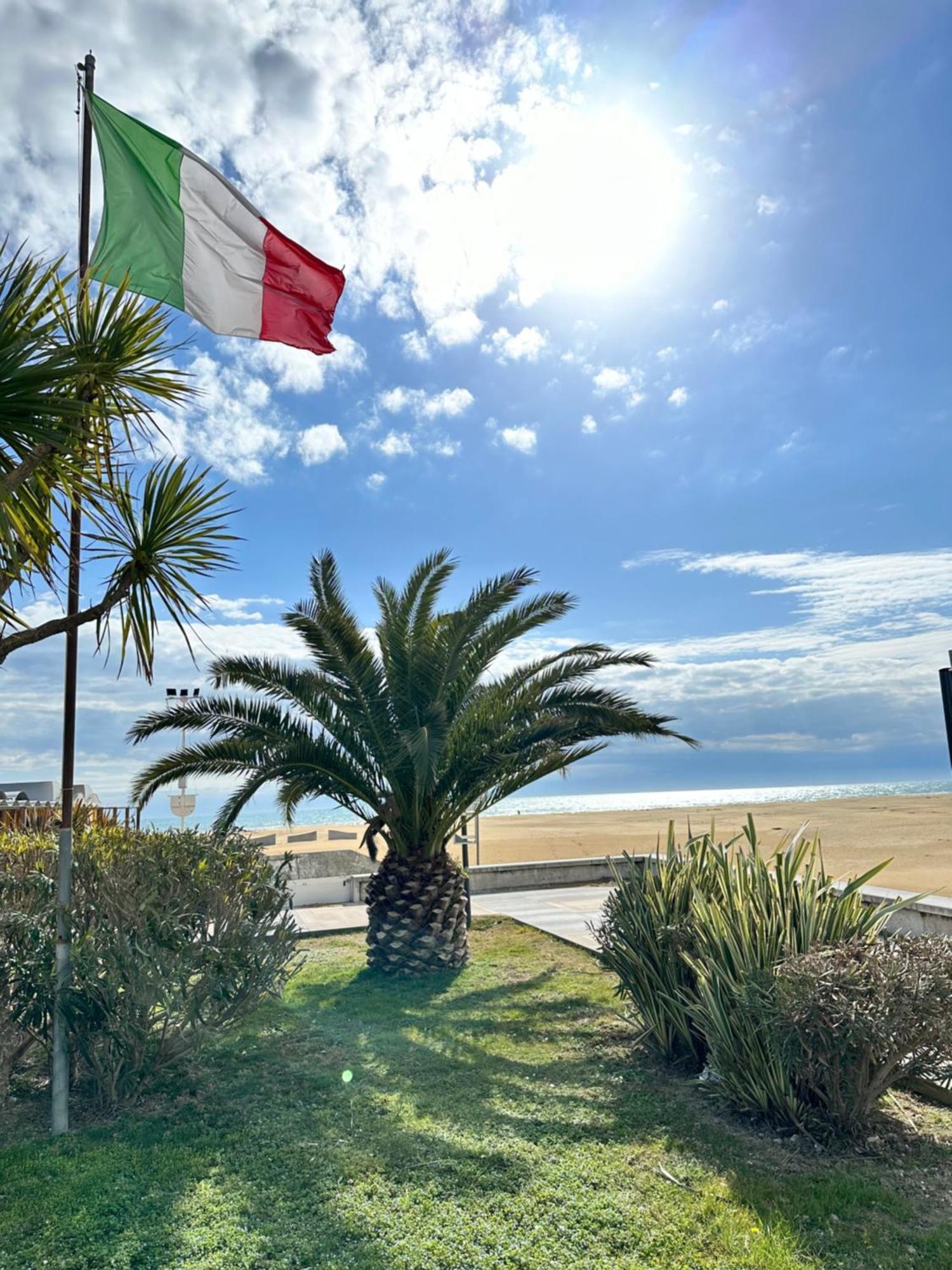 Nuovo Condominio Con Piscina E Garage Bibione Kültér fotó